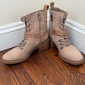 Women's Vince Camuto  Kaiander Truffle Taupe Croc. Sz 10